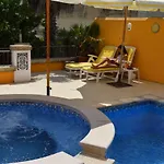 Apartman Flatlet With Pool - Free Parking And Wifi