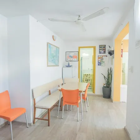 Flatlet With Pool - Free Parking And Wifi