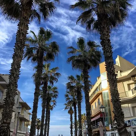 Flatlet With Pool - Free Parking And Wifi Apartment *