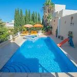 Flatlet With Pool - Free Parking And Wifi *