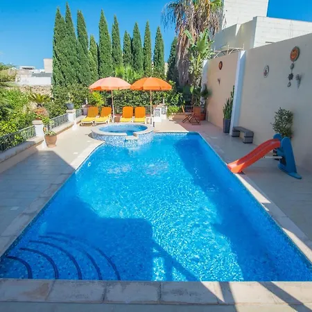 Flatlet With Pool - Free Parking And Wifi 公寓