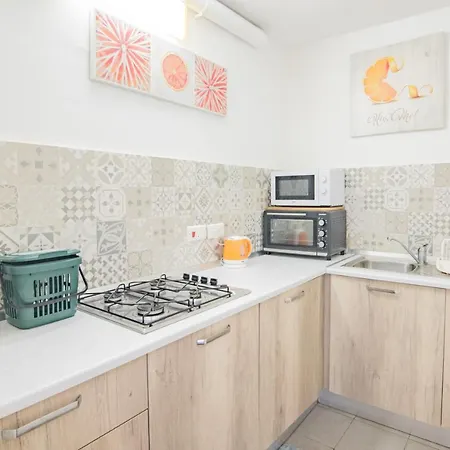 Flatlet With Pool - Free Parking And Wifi * Lija