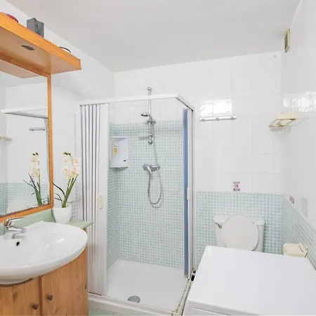 公寓 Flatlet With Pool - Free Parking And Wifi *