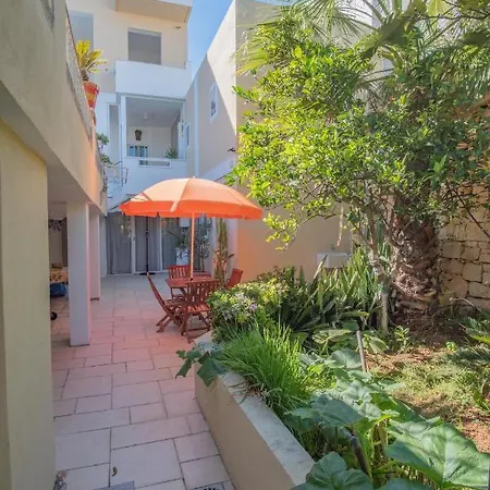 Flatlet With Pool - Free Parking And Wifi 公寓 *