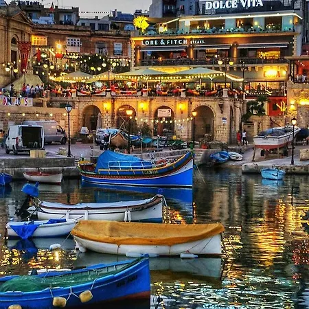 Flatlet With Pool - Free Parking And Wifi *