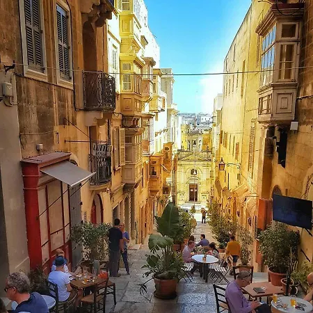 Flatlet With Pool - Free Parking And Wifi Lija