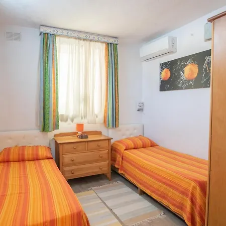 公寓 Flatlet With Pool - Free Parking And Wifi *