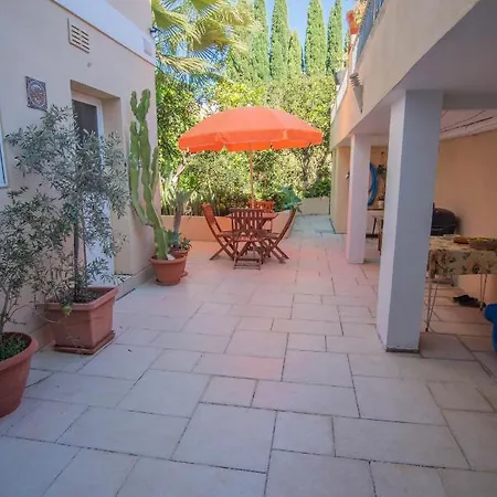 Flatlet With Pool - Free Parking And Wifi 公寓