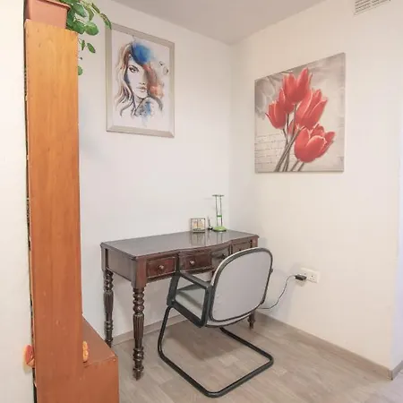 Flatlet With Pool - Free Parking And Wifi 公寓 *