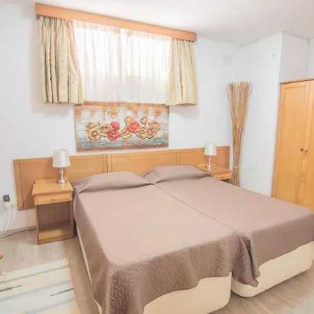 Flatlet With Pool - Free Parking And Wifi Lija