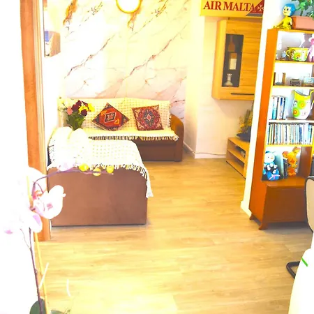 Flatlet With Pool - Free Parking And Wifi 公寓 Lija