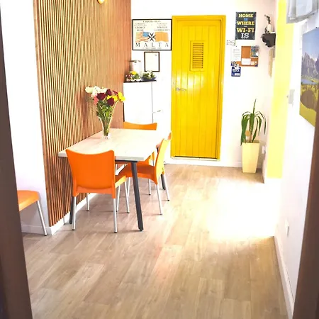 Flatlet With Pool - Free Parking And Wifi *