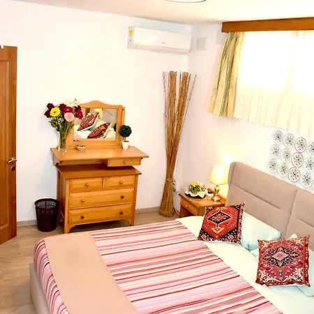 Flatlet With Pool - Free Parking And Wifi Lija