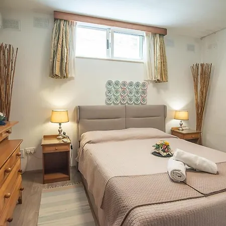 Apartamento Flatlet With Pool - Free Parking And Wifi