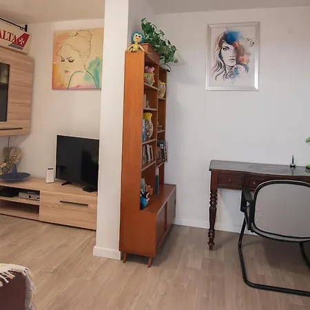Flatlet With Pool - Free Parking And Wifi Apartamento *