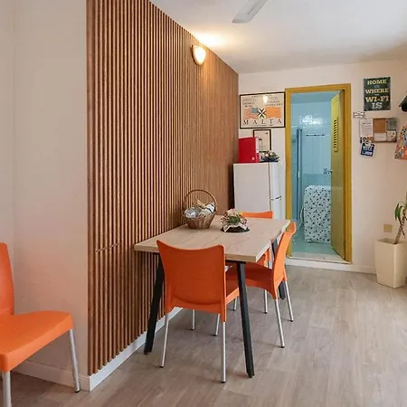 Flatlet With Pool - Free Parking And Wifi Apartamento