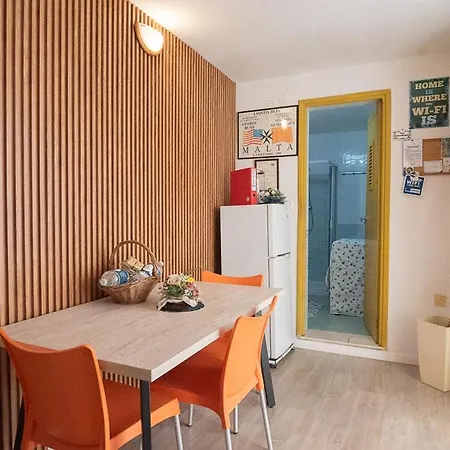 Flatlet With Pool - Free Parking And Wifi Apartamento *