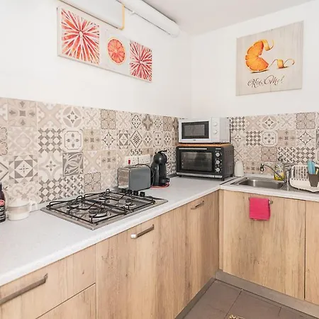 Flatlet With Pool - Free Parking And Wifi Apartamento Lija