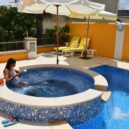 Flatlet With Pool - Free Parking And Wifi *