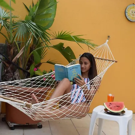 Flatlet With Pool - Free Parking And Wifi Apartment *