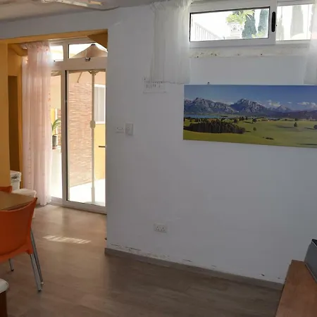 公寓 Flatlet With Pool - Free Parking And Wifi *