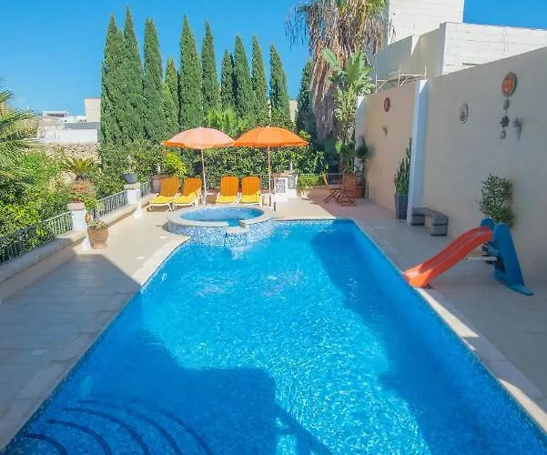 Flatlet With Pool - Free Parking And Wifi *