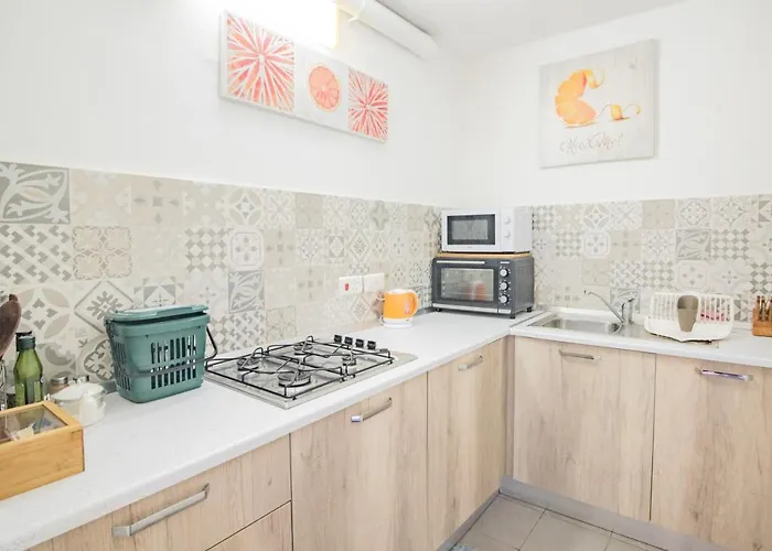 Flatlet With Pool - Free Parking And Wifi * Lija