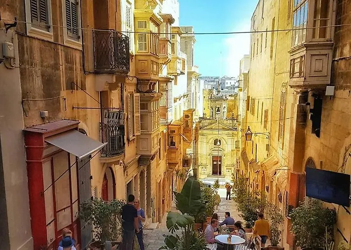 Flatlet With Pool - Free Parking And Wifi Lija