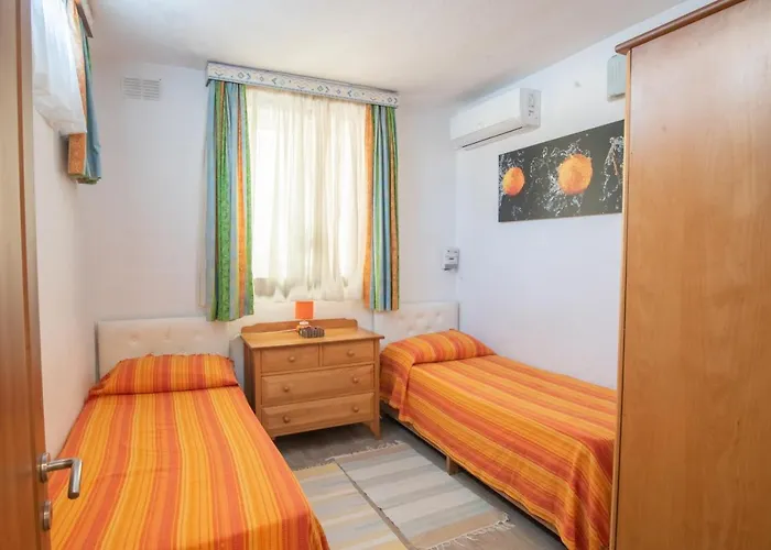 Apartament Flatlet With Pool - Free Parking And Wifi *