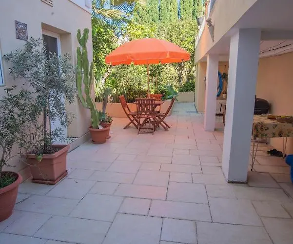 Flatlet With Pool - Free Parking And Wifi Apartament