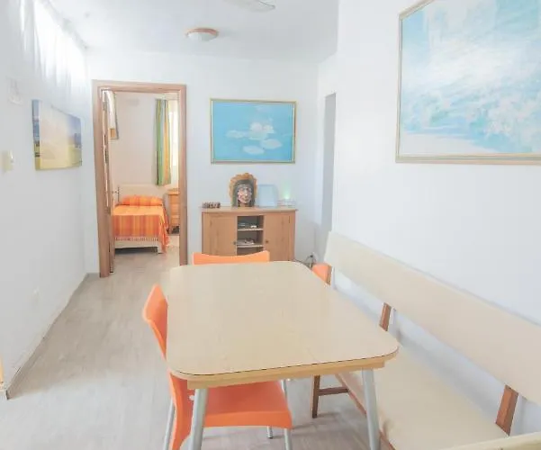 Flatlet With Pool - Free Parking And Wifi *