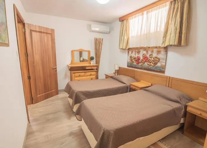 Apartament Flatlet With Pool - Free Parking And Wifi