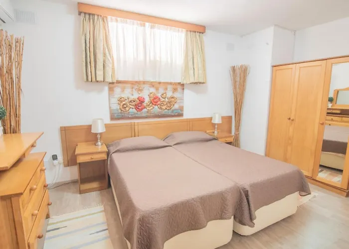 Flatlet With Pool - Free Parking And Wifi Lija