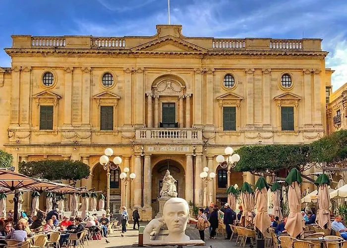 Flatlet With Pool - Free Parking And Wifi