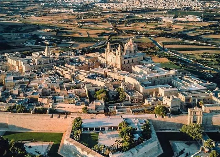 Flatlet With Pool - Free Parking And Wifi