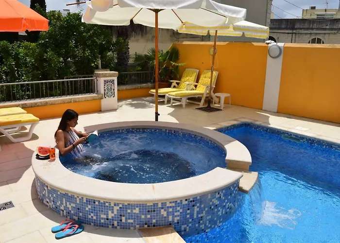 Flatlet With Pool - Free Parking And Wifi *