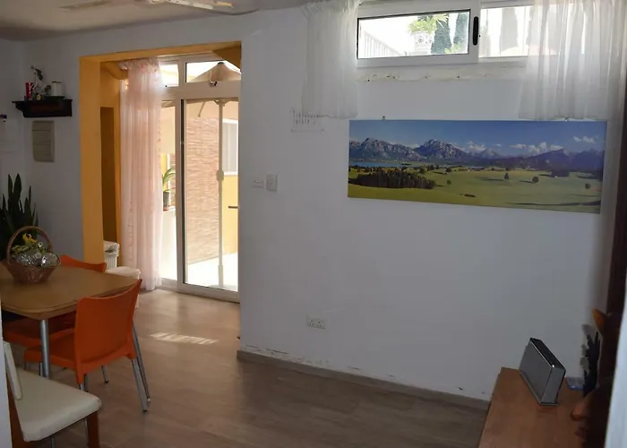 Apartament Flatlet With Pool - Free Parking And Wifi *